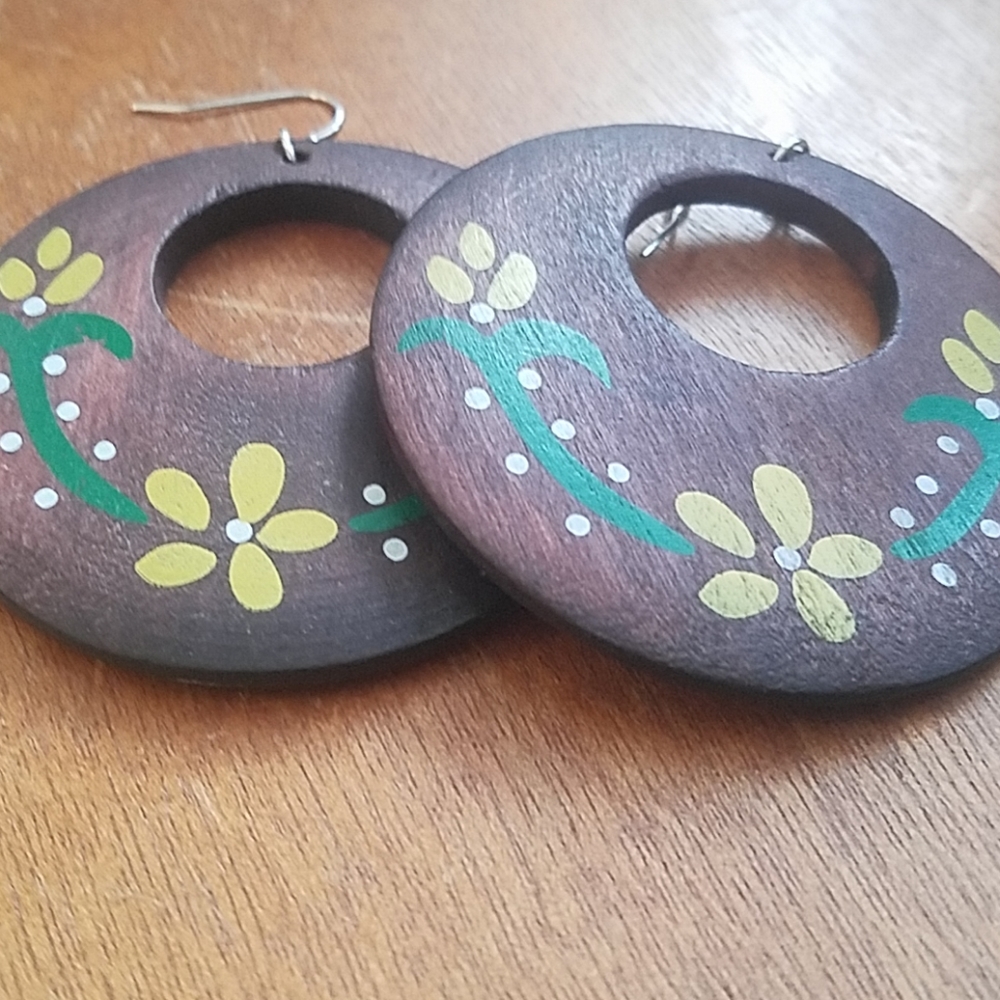 Beautiful wooden Modcloth earrings